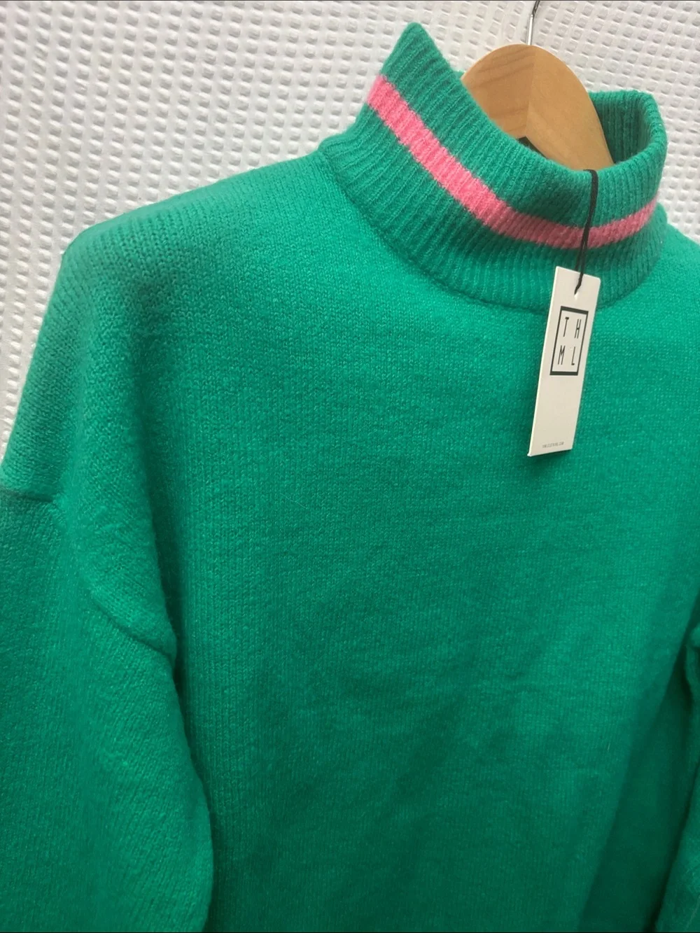 New Women’sTHML green/pink mock neck sweater